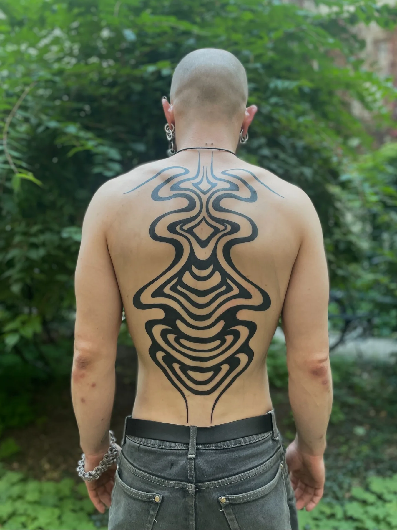 Symmetrical blackwork backpiece